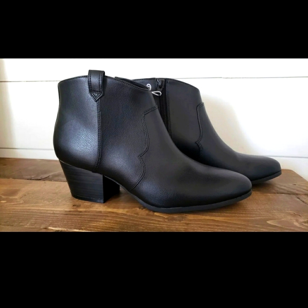 NWT Western bootie